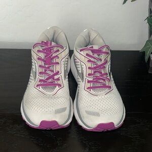 BROOKS WOMEN'S GHOST 12  RUNNING SHOE White Gray Purple Sz 9.5 Removable insoles